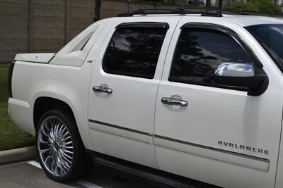 2012 Chevrolet Avalanche LTZ 4X4 LOADED 26 IN DUB WHLS B/NEW TIRES NICE   - Photo 8 - Stafford, TX 77477