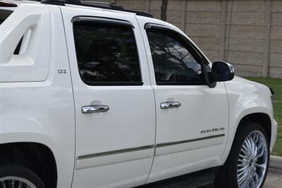2012 Chevrolet Avalanche LTZ 4X4 LOADED 26 IN DUB WHLS B/NEW TIRES NICE   - Photo 18 - Stafford, TX 77477