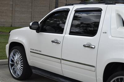 2012 Chevrolet Avalanche LTZ 4X4 LOADED 26 IN DUB WHLS B/NEW TIRES NICE   - Photo 17 - Stafford, TX 77477