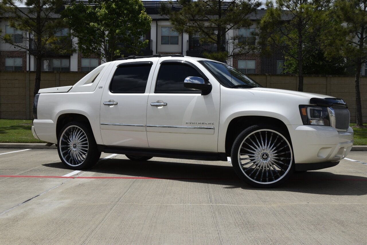 2012 Chevrolet Avalanche LTZ 4X4 LOADED 26 IN DUB WHLS B/NEW TIRES