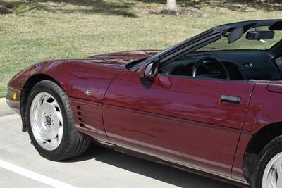 1993 Chevrolet Corvette CONVERTIBLE AUTOMATIC BEAUTIFUL COLOR COMBO CLEAN   - Photo 21 - Stafford, TX 77477