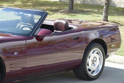 1993 Chevrolet Corvette CONVERTIBLE AUTOMATIC BEAUTIFUL COLOR COMBO CLEAN   - Photo 10 - Stafford, TX 77477