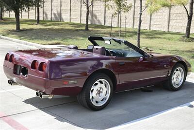 1993 Chevrolet Corvette CONVERTIBLE AUTOMATIC BEAUTIFUL COLOR COMBO CLEAN   - Photo 18 - Stafford, TX 77477