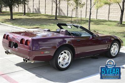 1993 Chevrolet Corvette CONVERTIBLE AUTOMATIC BEAUTIFUL COLOR COMBO CLEAN   - Photo 18 - Stafford, TX 77477