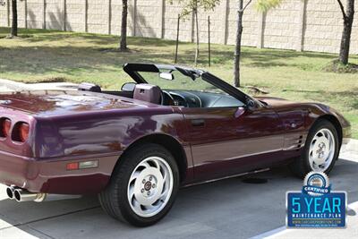 1993 Chevrolet Corvette CONVERTIBLE AUTOMATIC BEAUTIFUL COLOR COMBO CLEAN   - Photo 20 - Stafford, TX 77477