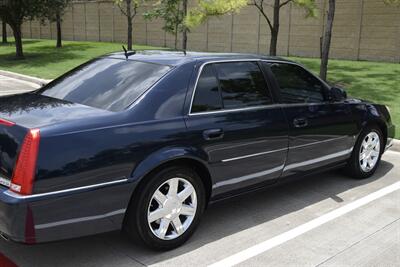 2006 Cadillac DTS Luxury I   - Photo 16 - Stafford, TX 77477