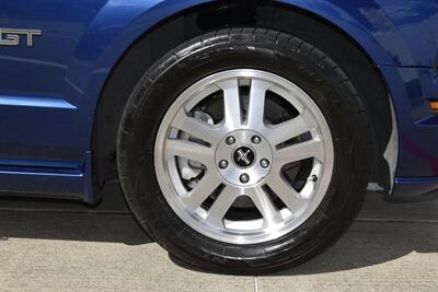 2007 Ford Mustang GT PREMIUM 5SPD MANUAL LTHR FRESH TRADE CLEAN   - Photo 31 - Stafford, TX 77477