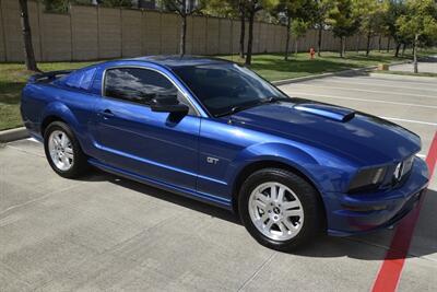 2007 Ford Mustang GT PREMIUM 5SPD MANUAL LTHR FRESH TRADE CLEAN   - Photo 4 - Stafford, TX 77477