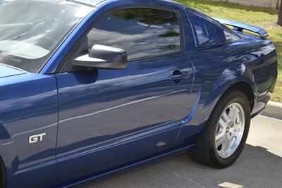 2007 Ford Mustang GT PREMIUM 5SPD MANUAL LTHR FRESH TRADE CLEAN   - Photo 9 - Stafford, TX 77477