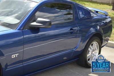 2007 Ford Mustang GT PREMIUM 5SPD MANUAL LTHR FRESH TRADE CLEAN   - Photo 9 - Stafford, TX 77477