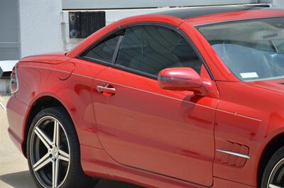 2009 Mercedes-Benz SL 550 LOADED PANO ROOF NAV HTD STS FRESH TRADE   - Photo 15 - Stafford, TX 77477