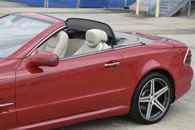 2009 Mercedes-Benz SL 550 LOADED PANO ROOF NAV HTD STS FRESH TRADE   - Photo 18 - Stafford, TX 77477