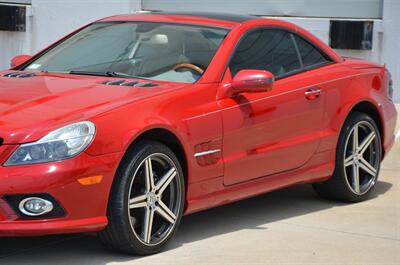 2009 Mercedes-Benz SL 550 LOADED PANO ROOF NAV HTD STS FRESH TRADE   - Photo 12 - Stafford, TX 77477