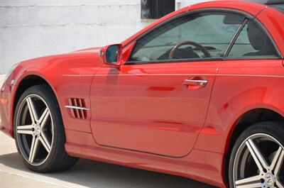 2009 Mercedes-Benz SL 550 LOADED PANO ROOF NAV HTD STS FRESH TRADE   - Photo 31 - Stafford, TX 77477