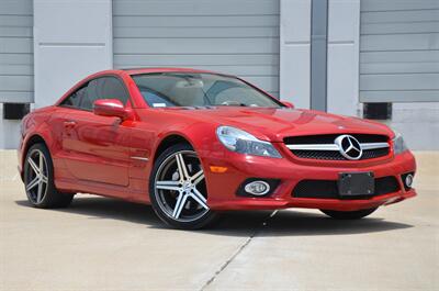 2009 Mercedes-Benz SL 550 LOADED PANO ROOF NAV HTD STS FRESH TRADE   - Photo 4 - Stafford, TX 77477