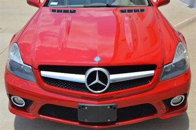 2009 Mercedes-Benz SL 550 LOADED PANO ROOF NAV HTD STS FRESH TRADE   - Photo 21 - Stafford, TX 77477