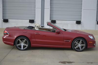 2009 Mercedes-Benz SL 550 LOADED PANO ROOF NAV HTD STS FRESH TRADE   - Photo 24 - Stafford, TX 77477