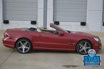 2009 Mercedes-Benz SL 550 LOADED PANO ROOF NAV HTD STS FRESH TRADE   - Photo 24 - Stafford, TX 77477