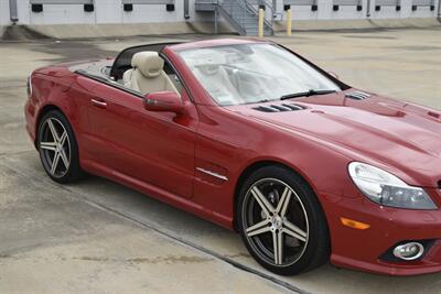 2009 Mercedes-Benz SL 550 LOADED PANO ROOF NAV HTD STS FRESH TRADE   - Photo 13 - Stafford, TX 77477