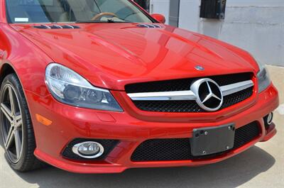 2009 Mercedes-Benz SL 550 LOADED PANO ROOF NAV HTD STS FRESH TRADE   - Photo 20 - Stafford, TX 77477