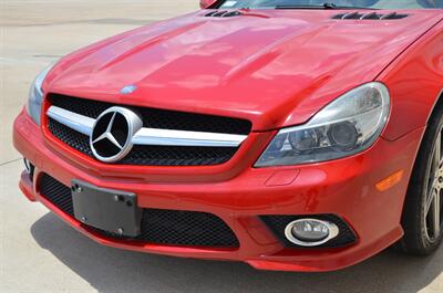 2009 Mercedes-Benz SL 550 LOADED PANO ROOF NAV HTD STS FRESH TRADE   - Photo 19 - Stafford, TX 77477