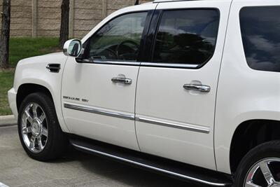 2012 Cadillac Escalade ESV LUXURY NAV BK/CAM S/ROOF 53K ORIG MILES   - Photo 17 - Stafford, TX 77477