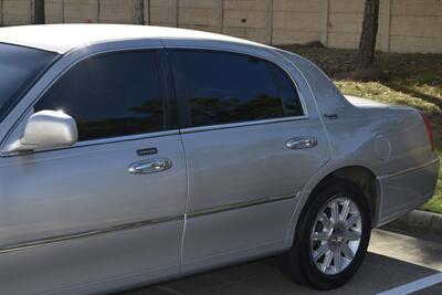 2009 Lincoln Town Car Signature Limited 86K MILES NEW CAR TRADE CLEAN   - Photo 9 - Stafford, TX 77477