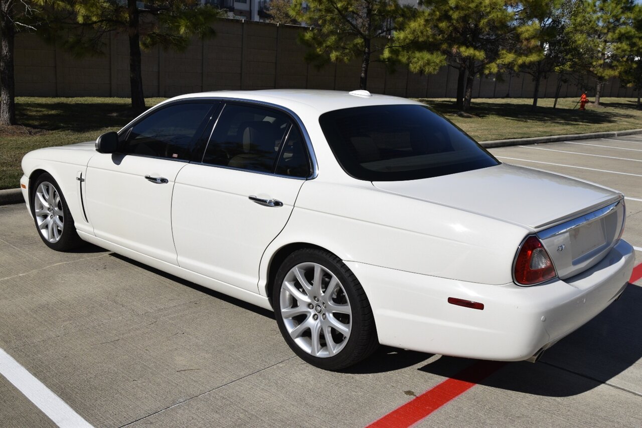 2008 Jaguar XJ Series XJ8 photo 16