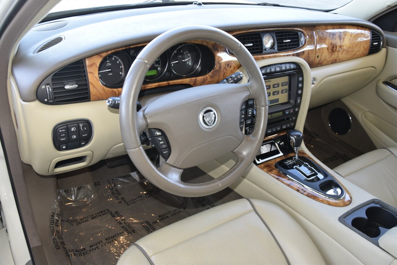 2008 Jaguar XJ Series XJ8 photo 31