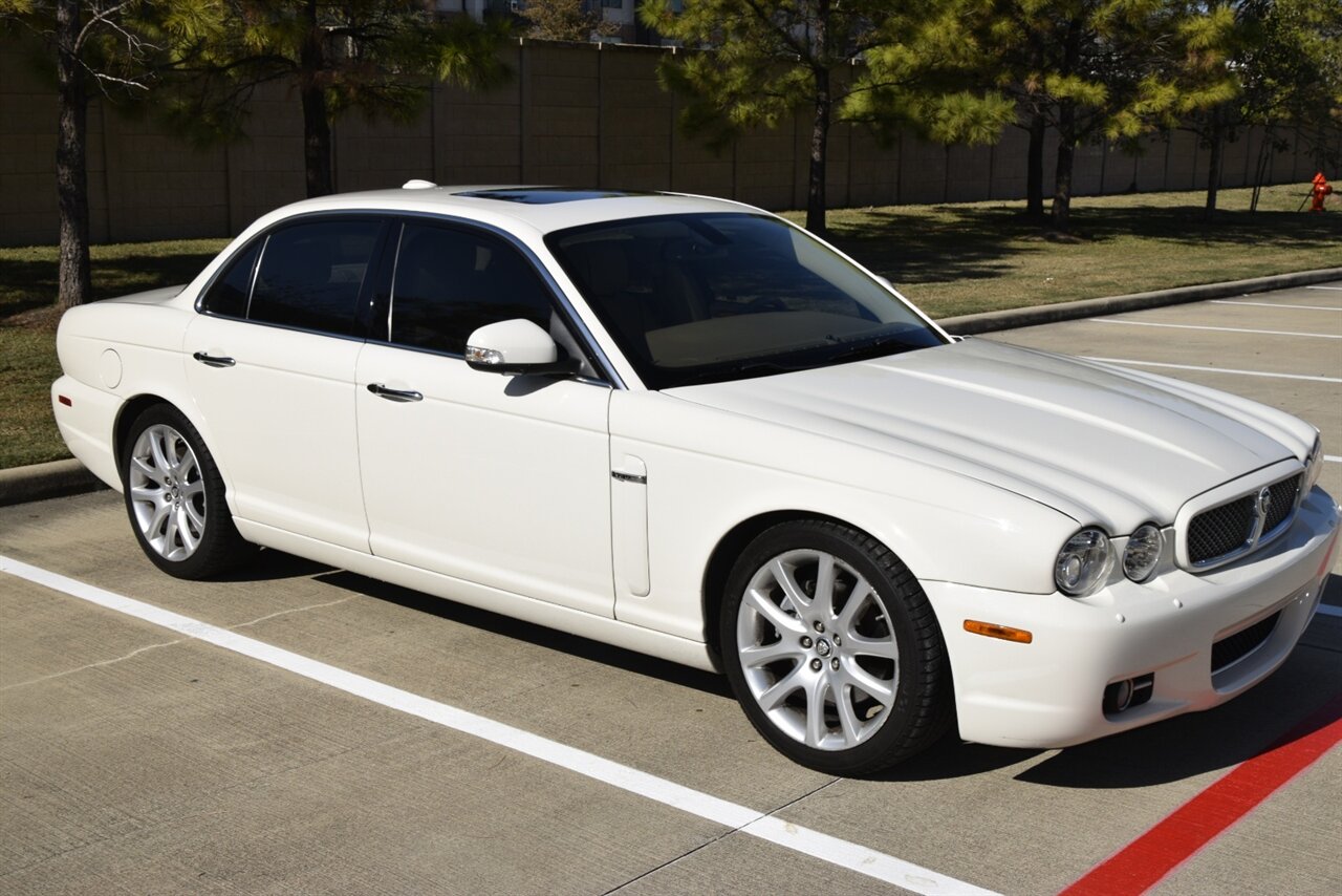 2008 Jaguar XJ Series XJ8 photo 4