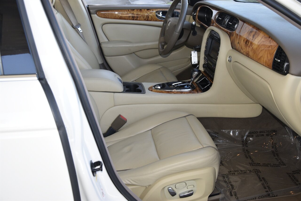 2008 Jaguar XJ Series XJ8 photo 34