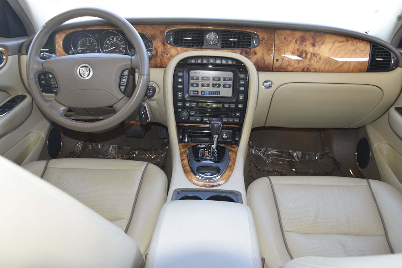 2008 Jaguar XJ Series XJ8 photo 29