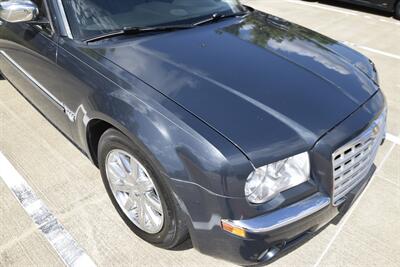 2007 Chrysler 300C V8 HEMI UPTO DATE SRVCS HWY MILES CLEAN   - Photo 15 - Stafford, TX 77477