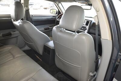 2007 Chrysler 300C V8 HEMI UPTO DATE SRVCS HWY MILES CLEAN   - Photo 36 - Stafford, TX 77477