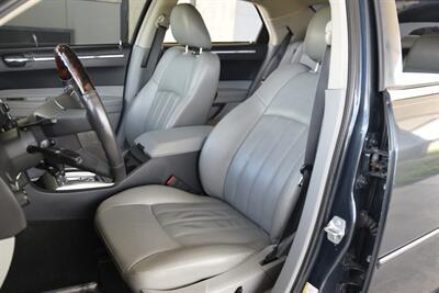 2007 Chrysler 300C V8 HEMI UPTO DATE SRVCS HWY MILES CLEAN   - Photo 34 - Stafford, TX 77477
