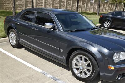 2007 Chrysler 300C V8 HEMI UPTO DATE SRVCS HWY MILES CLEAN   - Photo 10 - Stafford, TX 77477