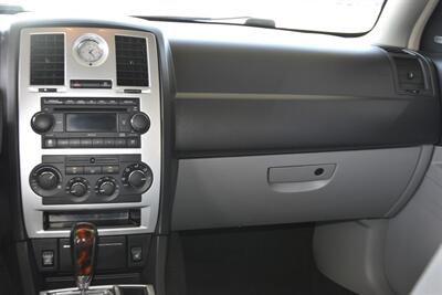 2007 Chrysler 300C V8 HEMI UPTO DATE SRVCS HWY MILES CLEAN   - Photo 27 - Stafford, TX 77477
