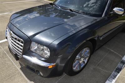 2007 Chrysler 300C V8 HEMI UPTO DATE SRVCS HWY MILES CLEAN   - Photo 14 - Stafford, TX 77477
