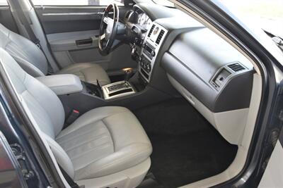 2007 Chrysler 300C V8 HEMI UPTO DATE SRVCS HWY MILES CLEAN   - Photo 33 - Stafford, TX 77477