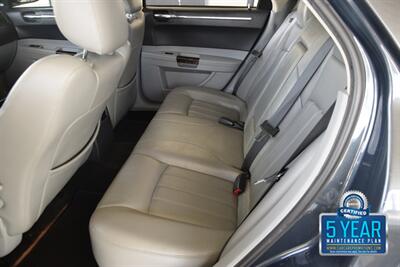 2007 Chrysler 300C V8 HEMI UPTO DATE SRVCS HWY MILES CLEAN   - Photo 37 - Stafford, TX 77477