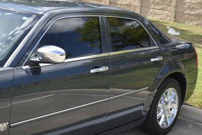 2007 Chrysler 300C V8 HEMI UPTO DATE SRVCS HWY MILES CLEAN   - Photo 13 - Stafford, TX 77477