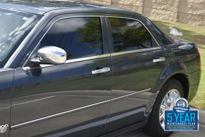 2007 Chrysler 300C V8 HEMI UPTO DATE SRVCS HWY MILES CLEAN   - Photo 13 - Stafford, TX 77477