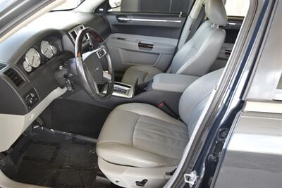2007 Chrysler 300C V8 HEMI UPTO DATE SRVCS HWY MILES CLEAN   - Photo 32 - Stafford, TX 77477