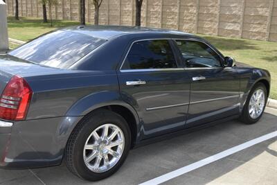 2007 Chrysler 300C V8 HEMI UPTO DATE SRVCS HWY MILES CLEAN   - Photo 19 - Stafford, TX 77477