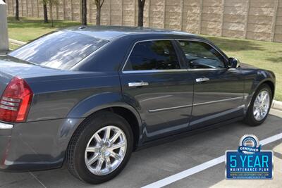 2007 Chrysler 300C V8 HEMI UPTO DATE SRVCS HWY MILES CLEAN   - Photo 19 - Stafford, TX 77477