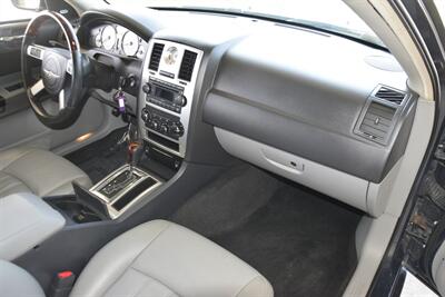 2007 Chrysler 300C V8 HEMI UPTO DATE SRVCS HWY MILES CLEAN   - Photo 31 - Stafford, TX 77477