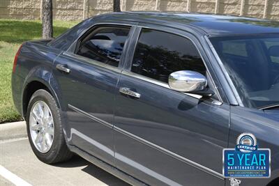 2007 Chrysler 300C V8 HEMI UPTO DATE SRVCS HWY MILES CLEAN   - Photo 12 - Stafford, TX 77477