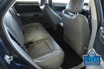 2007 Chrysler 300C V8 HEMI UPTO DATE SRVCS HWY MILES CLEAN   - Photo 38 - Stafford, TX 77477