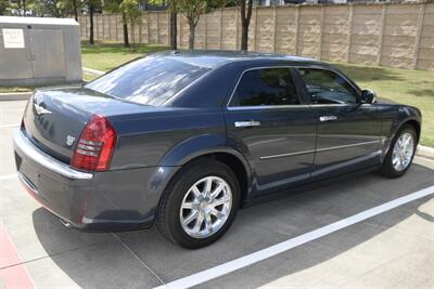 2007 Chrysler 300C V8 HEMI UPTO DATE SRVCS HWY MILES CLEAN   - Photo 18 - Stafford, TX 77477