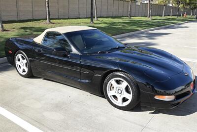 1998 Chevrolet Corvette CONVERTIBLE 6SPD MANUAL FRESH TRADE IN CLEAN   - Photo 2 - Stafford, TX 77477
